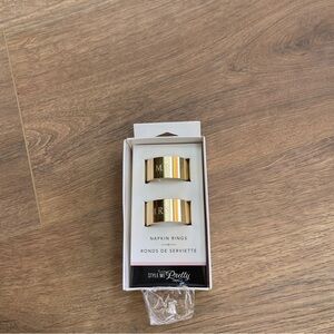 Style Me Pretty MR AND MRS Gold Tone Napkin Ring Holder for Bride Groom